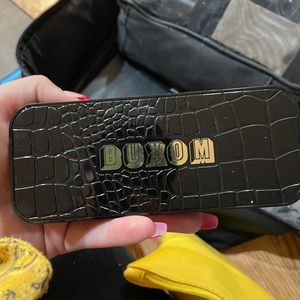 Buxom shimmer shadow palette